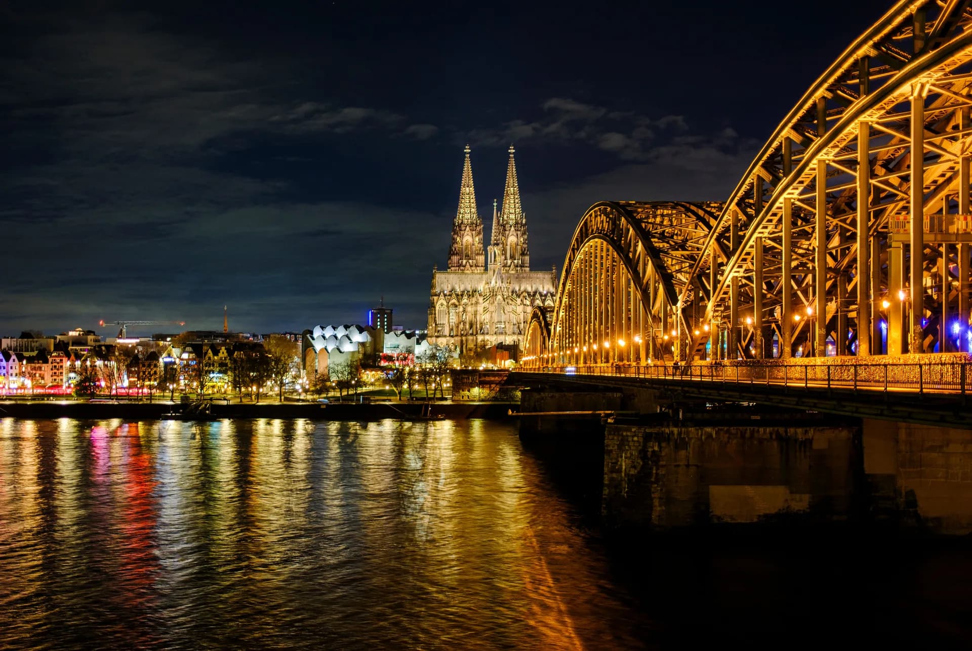 Kölner Dom am Rhein
